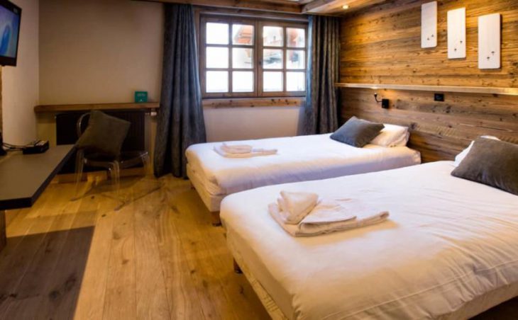 Chalet Cristal 1, Val dIsere, Twin Bedroom